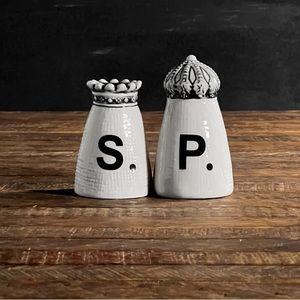 NIB RAE DUNN BOUTIQUE CROWN COLLECTION SALT AND PEPPER SHAKERS BLACK WHITE